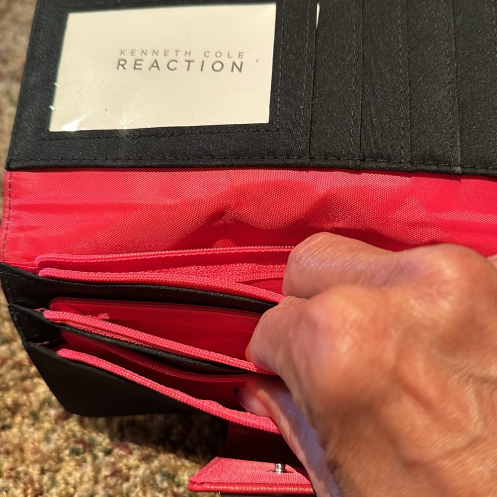 Kenneth Cole REACTION wallet - Picture 5 of 8